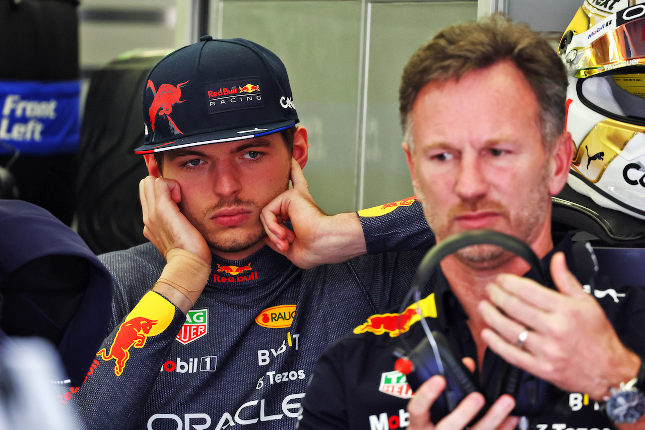 GP BAHRAIN, Max Verstappen (NLD) Red Bull Racing e Christian Horner (GBR) Red Bull Racing Team Principal.
19.03.2022. Formula 1 World Championship, Rd 1, Bahrain Grand Prix, Sakhir, Bahrain, Qualifiche Day.
- www.xpbimages.com, EMail: requests@xpbimages.com © Copyright: Batchelor / XPB Images