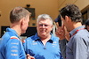 GP BAHRAIN, (L to R): Alan Permane (GBR) Alpine F1 Team Trackside Operations Director with Otmar Szafnauer (USA) Alpine F1 Team, Team Principal e Mark Webber (AUS) Channel 4 Presenter.
19.03.2022. Formula 1 World Championship, Rd 1, Bahrain Grand Prix, Sakhir, Bahrain, Qualifiche Day.
- www.xpbimages.com, EMail: requests@xpbimages.com © Copyright: Moy / XPB Images