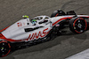 GP BAHRAIN, Mick Schumacher (GER) Haas VF-22.
19.03.2022. Formula 1 World Championship, Rd 1, Bahrain Grand Prix, Sakhir, Bahrain, Qualifiche Day.
- www.xpbimages.com, EMail: requests@xpbimages.com © Copyright: Bearne / XPB Images