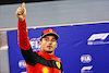 GP BAHRAIN, Charles Leclerc (MON) Ferrari celebrates his pole position in qualifying parc ferme.
19.03.2022. Formula 1 World Championship, Rd 1, Bahrain Grand Prix, Sakhir, Bahrain, Qualifiche Day.
- www.xpbimages.com, EMail: requests@xpbimages.com © Copyright: Batchelor / XPB Images
