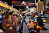 GP BAHRAIN, Max Verstappen (NLD) Red Bull Racing with girlfriend Kelly Piquet (BRA) in qualifying parc ferme.
19.03.2022. Formula 1 World Championship, Rd 1, Bahrain Grand Prix, Sakhir, Bahrain, Qualifiche Day.
- www.xpbimages.com, EMail: requests@xpbimages.com © Copyright: Moy / XPB Images