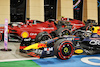 GP BAHRAIN, Max Verstappen (NLD) Red Bull Racing RB18 e pole sitter Charles Leclerc (MON) Ferrari F1-75 in qualifying parc ferme.
19.03.2022. Formula 1 World Championship, Rd 1, Bahrain Grand Prix, Sakhir, Bahrain, Qualifiche Day.
- www.xpbimages.com, EMail: requests@xpbimages.com © Copyright: Moy / XPB Images
