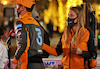 GP BAHRAIN, Daniel Ricciardo (AUS) McLaren e Sophie Ogg (GBR) McLaren Communications Director.
19.03.2022. Formula 1 World Championship, Rd 1, Bahrain Grand Prix, Sakhir, Bahrain, Qualifiche Day.
- www.xpbimages.com, EMail: requests@xpbimages.com © Copyright: Bearne / XPB Images