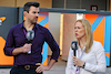 GP BAHRAIN, (L to R): Steve Jones (GBR) Channel 4 F1 Presenter with Alice Powell (GBR) Channel 4 Commentator.
19.03.2022. Formula 1 World Championship, Rd 1, Bahrain Grand Prix, Sakhir, Bahrain, Qualifiche Day.
- www.xpbimages.com, EMail: requests@xpbimages.com © Copyright: Moy / XPB Images