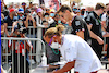 GP BAHRAIN, Lewis Hamilton (GBR) Mercedes AMG F1 e George Russell (GBR) Mercedes AMG F1 sign autographs for the fans.
19.03.2022. Formula 1 World Championship, Rd 1, Bahrain Grand Prix, Sakhir, Bahrain, Qualifiche Day.
 - www.xpbimages.com, EMail: requests@xpbimages.com © Copyright: Coates / XPB Images