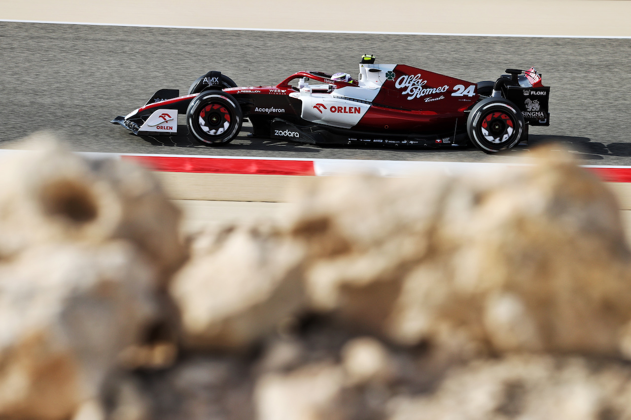 GP BAHRAIN, Guanyu Zhou (CHN) Alfa Romeo F1 Team C42.
18.03.2022. Formula 1 World Championship, Rd 1, Bahrain Grand Prix, Sakhir, Bahrain, Practice Day
- www.xpbimages.com, EMail: requests@xpbimages.com © Copyright: Moy / XPB Images