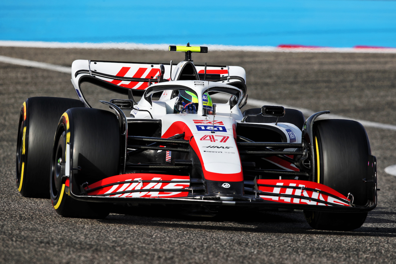 GP BAHRAIN, Mick Schumacher (GER) Haas VF-22.
18.03.2022. Formula 1 World Championship, Rd 1, Bahrain Grand Prix, Sakhir, Bahrain, Practice Day
 - www.xpbimages.com, EMail: requests@xpbimages.com © Copyright: Coates / XPB Images