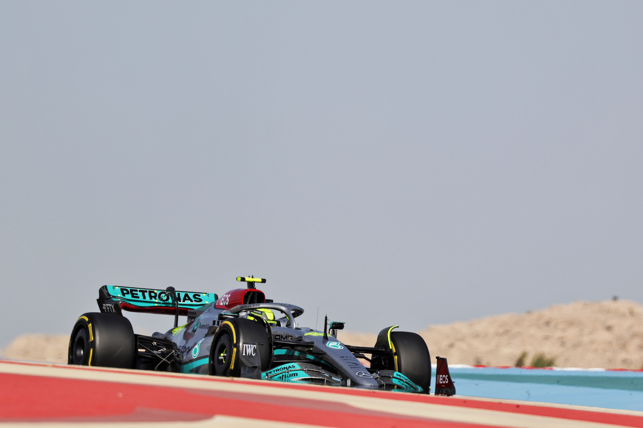 GP BAHRAIN, Lewis Hamilton (GBR) Mercedes AMG F1 W13.
18.03.2022. Formula 1 World Championship, Rd 1, Bahrain Grand Prix, Sakhir, Bahrain, Practice Day
- www.xpbimages.com, EMail: requests@xpbimages.com © Copyright: Bearne / XPB Images
