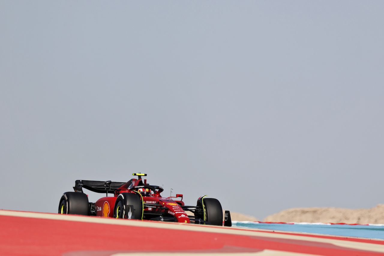 GP BAHRAIN, Carlos Sainz Jr (ESP) Ferrari F1-75.
18.03.2022. Formula 1 World Championship, Rd 1, Bahrain Grand Prix, Sakhir, Bahrain, Practice Day
- www.xpbimages.com, EMail: requests@xpbimages.com © Copyright: Bearne / XPB Images