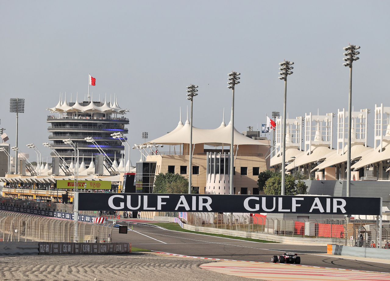 GP BAHRAIN, Guanyu Zhou (CHN) Alfa Romeo F1 Team C42.
18.03.2022. Formula 1 World Championship, Rd 1, Bahrain Grand Prix, Sakhir, Bahrain, Practice Day
- www.xpbimages.com, EMail: requests@xpbimages.com © Copyright: Moy / XPB Images