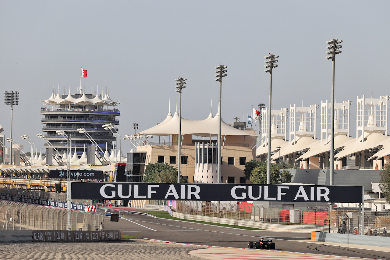 GP BAHRAIN, Max Verstappen (NLD) Red Bull Racing RB18.
18.03.2022. Formula 1 World Championship, Rd 1, Bahrain Grand Prix, Sakhir, Bahrain, Practice Day
- www.xpbimages.com, EMail: requests@xpbimages.com © Copyright: Moy / XPB Images