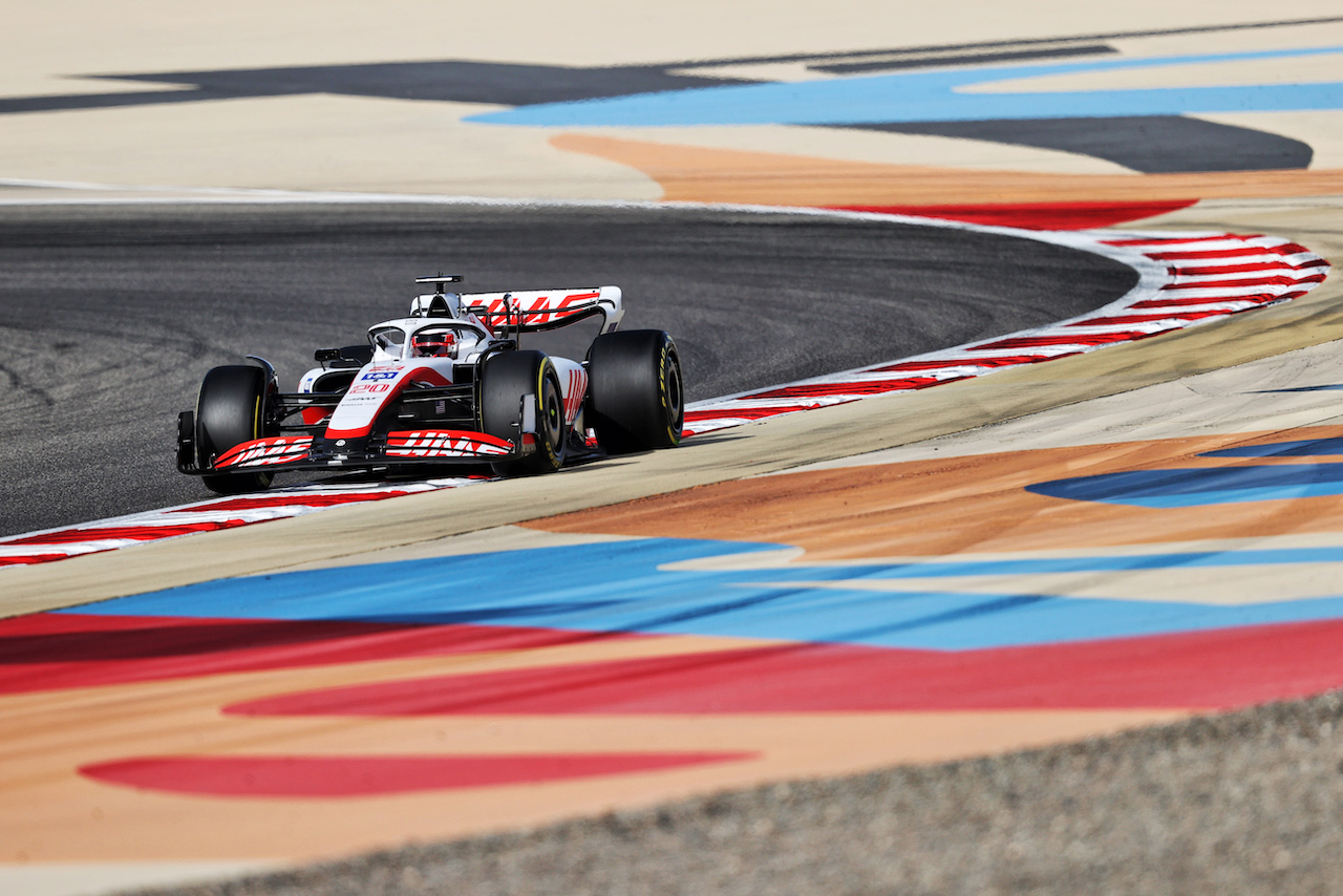 GP BAHRAIN, Kevin Magnussen (DEN) Haas VF-22.
18.03.2022. Formula 1 World Championship, Rd 1, Bahrain Grand Prix, Sakhir, Bahrain, Practice Day
- www.xpbimages.com, EMail: requests@xpbimages.com © Copyright: Moy / XPB Images