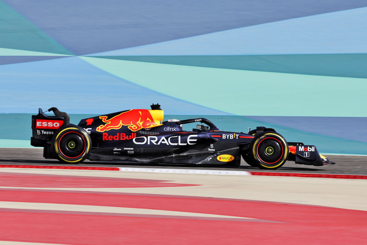 GP BAHRAIN, Max Verstappen (NLD) Red Bull Racing RB18.
18.03.2022. Formula 1 World Championship, Rd 1, Bahrain Grand Prix, Sakhir, Bahrain, Practice Day
- www.xpbimages.com, EMail: requests@xpbimages.com © Copyright: Bearne / XPB Images