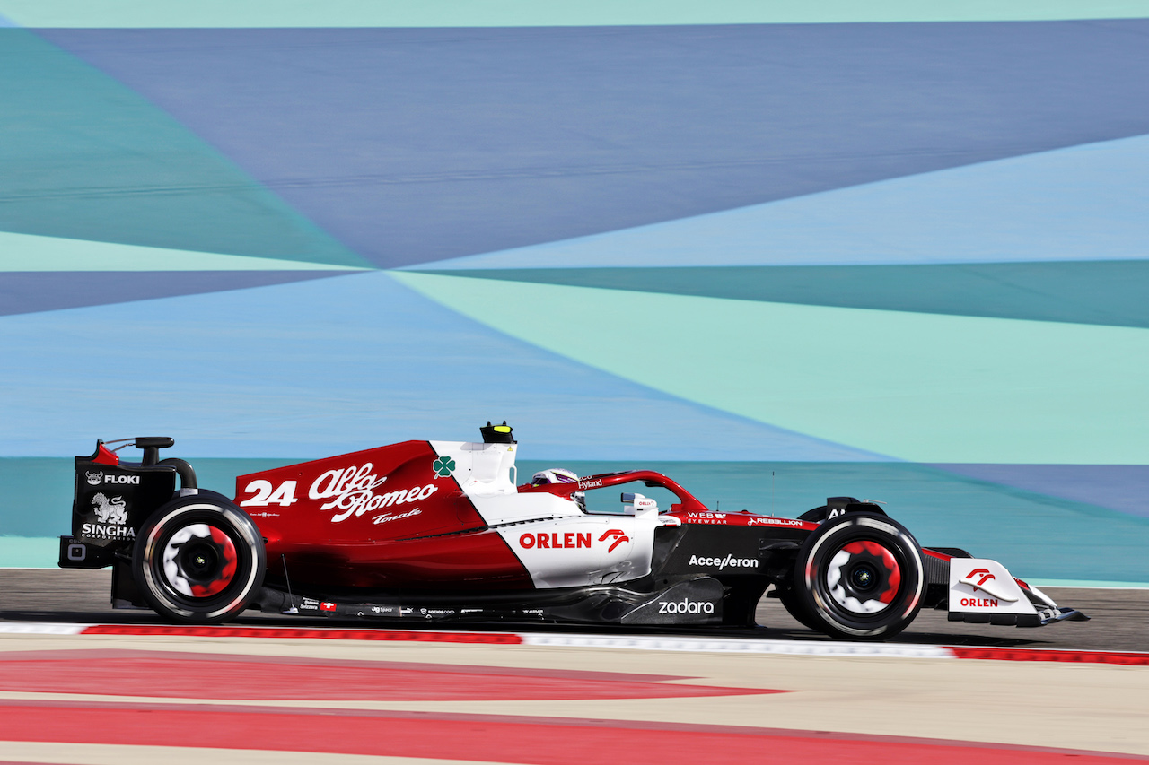 GP BAHRAIN, Guanyu Zhou (CHN) Alfa Romeo F1 Team C42.
18.03.2022. Formula 1 World Championship, Rd 1, Bahrain Grand Prix, Sakhir, Bahrain, Practice Day
- www.xpbimages.com, EMail: requests@xpbimages.com © Copyright: Bearne / XPB Images