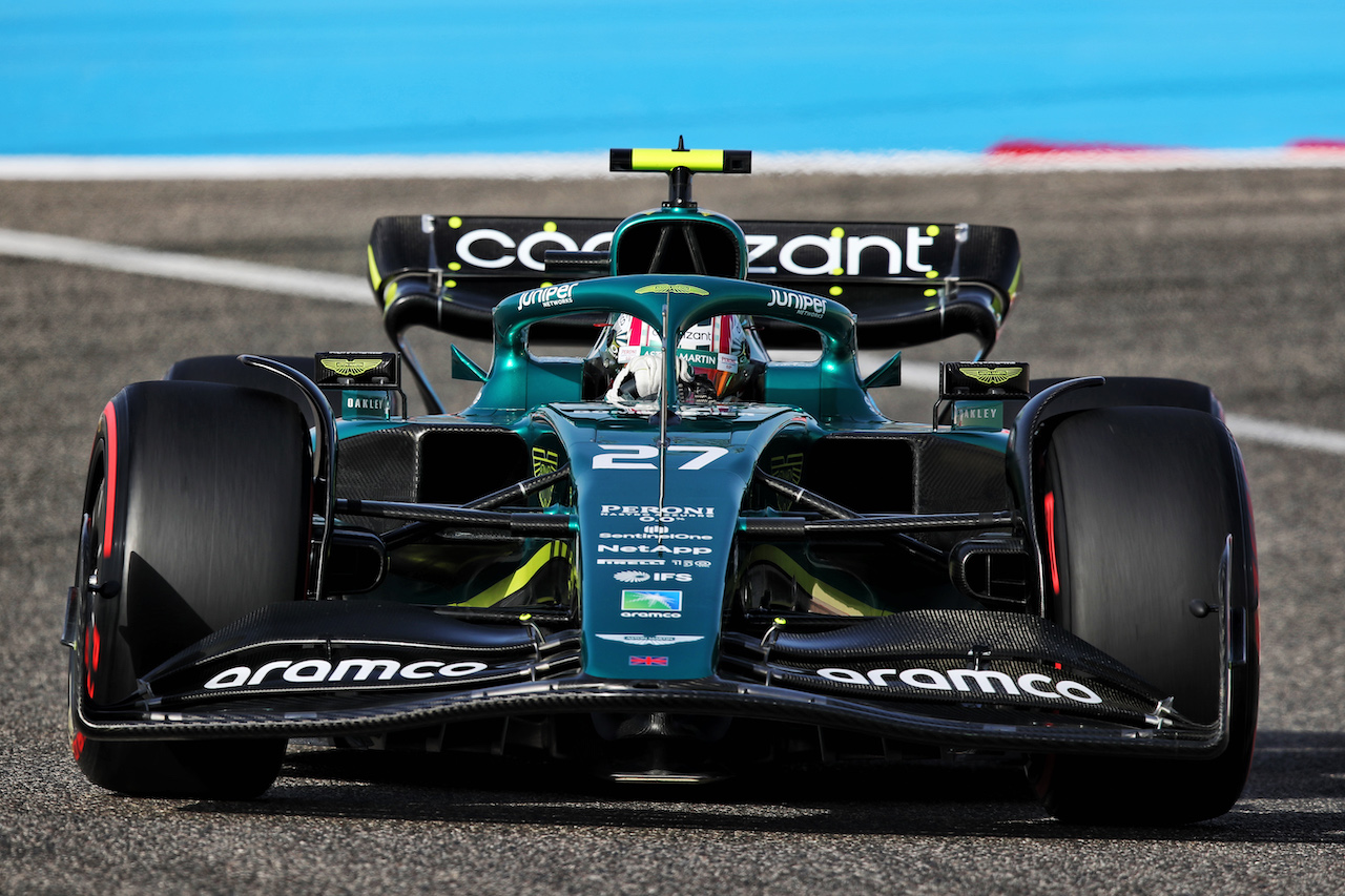 GP BAHRAIN, Nico Hulkenberg (GER) Aston Martin F1 Team Reserve Driver AMR22.
18.03.2022. Formula 1 World Championship, Rd 1, Bahrain Grand Prix, Sakhir, Bahrain, Practice Day
 - www.xpbimages.com, EMail: requests@xpbimages.com © Copyright: Coates / XPB Images