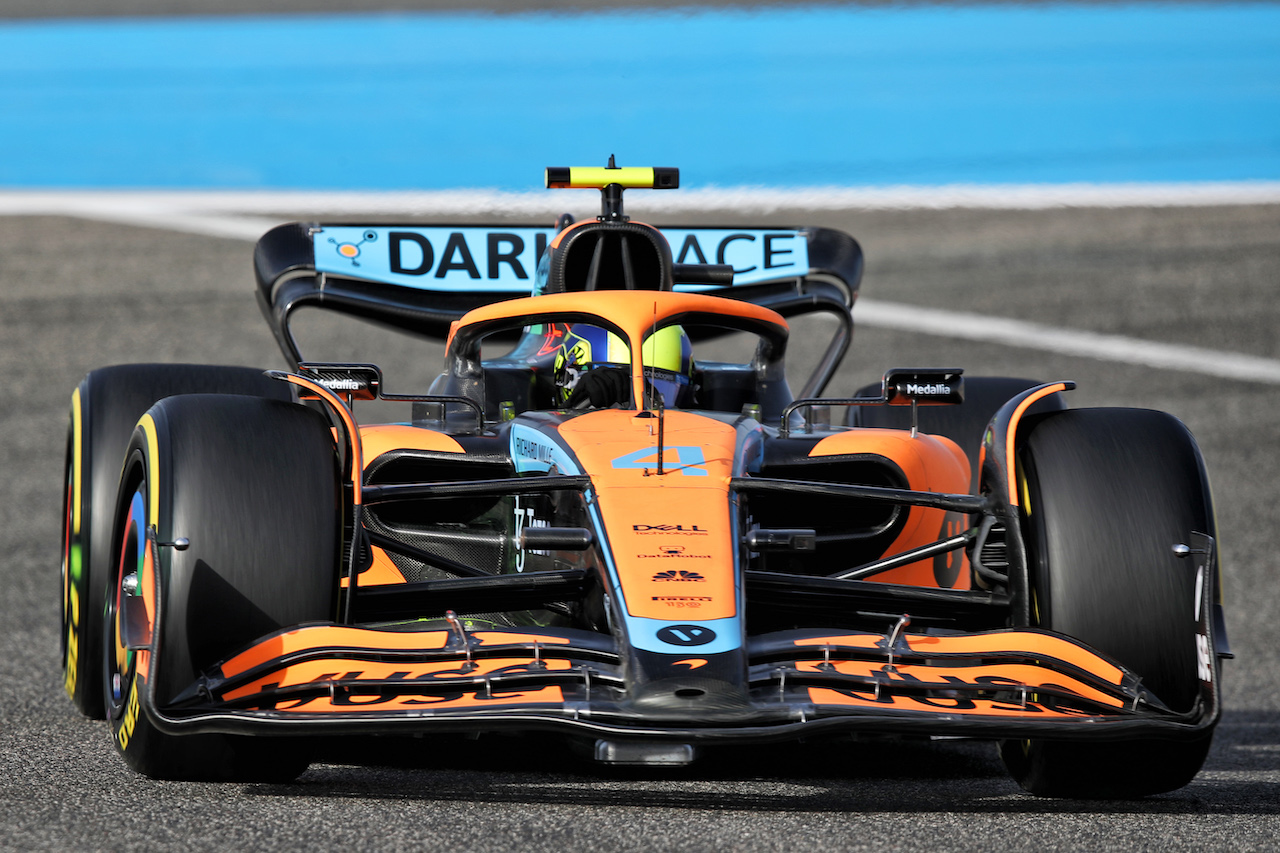 GP BAHRAIN, Lando Norris (GBR) McLaren MCL36.
18.03.2022. Formula 1 World Championship, Rd 1, Bahrain Grand Prix, Sakhir, Bahrain, Practice Day
 - www.xpbimages.com, EMail: requests@xpbimages.com © Copyright: Coates / XPB Images