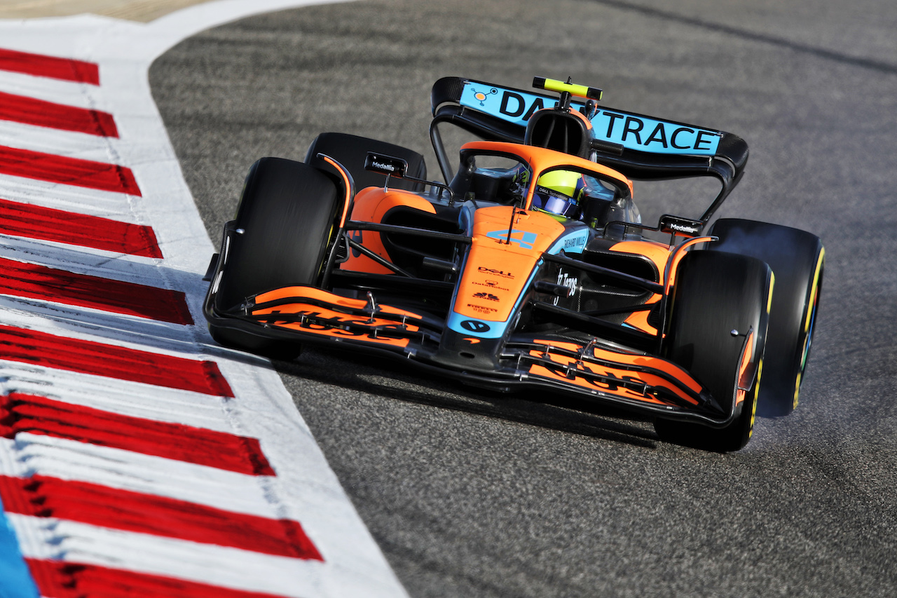 GP BAHRAIN, Lando Norris (GBR) McLaren MCL36.
18.03.2022. Formula 1 World Championship, Rd 1, Bahrain Grand Prix, Sakhir, Bahrain, Practice Day
 - www.xpbimages.com, EMail: requests@xpbimages.com © Copyright: Coates / XPB Images