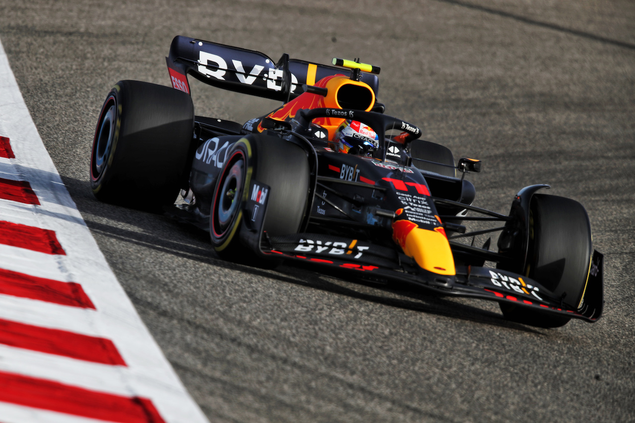 GP BAHRAIN, Sergio Perez (MEX) Red Bull Racing RB18.
18.03.2022. Formula 1 World Championship, Rd 1, Bahrain Grand Prix, Sakhir, Bahrain, Practice Day
 - www.xpbimages.com, EMail: requests@xpbimages.com © Copyright: Coates / XPB Images