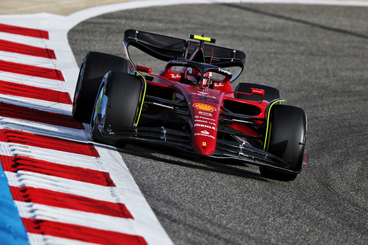 GP BAHRAIN, Carlos Sainz Jr (ESP) Ferrari F1-75.
18.03.2022. Formula 1 World Championship, Rd 1, Bahrain Grand Prix, Sakhir, Bahrain, Practice Day
 - www.xpbimages.com, EMail: requests@xpbimages.com © Copyright: Coates / XPB Images