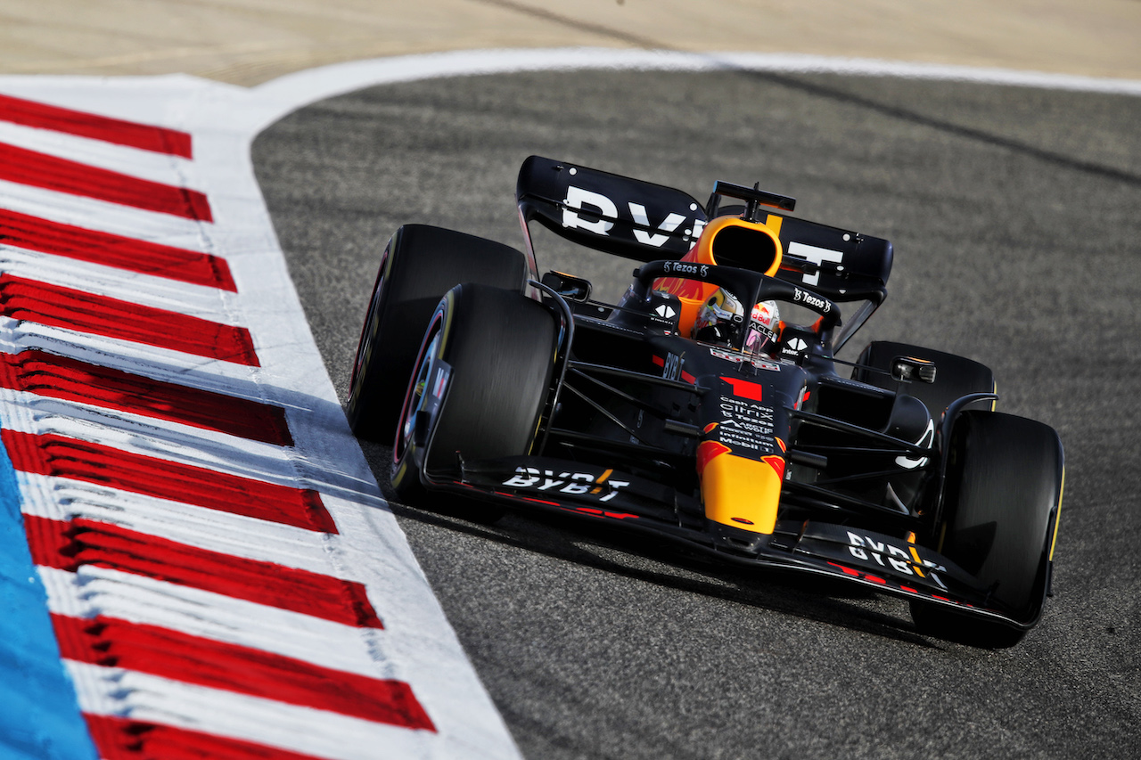 GP BAHRAIN, Max Verstappen (NLD) Red Bull Racing RB18.
18.03.2022. Formula 1 World Championship, Rd 1, Bahrain Grand Prix, Sakhir, Bahrain, Practice Day
 - www.xpbimages.com, EMail: requests@xpbimages.com © Copyright: Coates / XPB Images