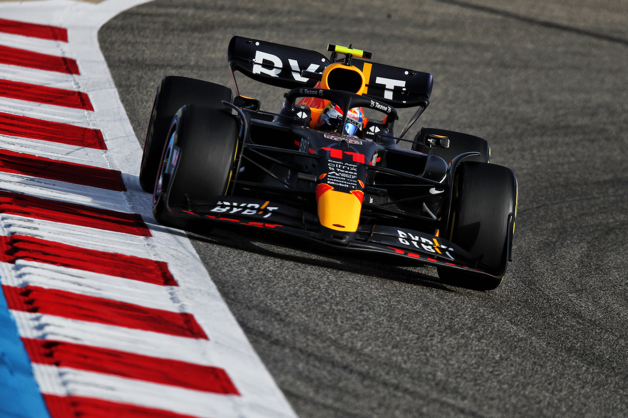 GP BAHRAIN, Sergio Perez (MEX) Red Bull Racing RB18.
18.03.2022. Formula 1 World Championship, Rd 1, Bahrain Grand Prix, Sakhir, Bahrain, Practice Day
 - www.xpbimages.com, EMail: requests@xpbimages.com © Copyright: Coates / XPB Images