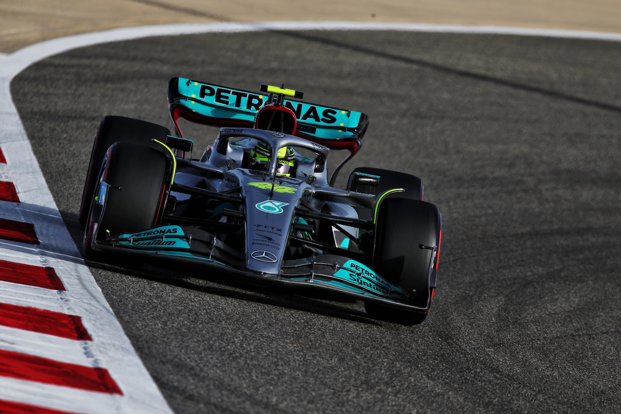 GP BAHRAIN, Lewis Hamilton (GBR) Mercedes AMG F1 W13.
18.03.2022. Formula 1 World Championship, Rd 1, Bahrain Grand Prix, Sakhir, Bahrain, Practice Day
 - www.xpbimages.com, EMail: requests@xpbimages.com © Copyright: Coates / XPB Images