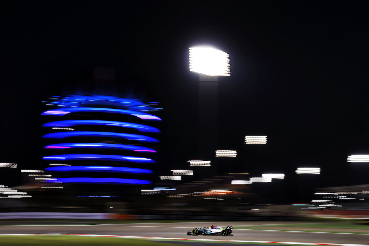 GP BAHRAIN, Lewis Hamilton (GBR) Mercedes AMG F1 W13.
18.03.2022. Formula 1 World Championship, Rd 1, Bahrain Grand Prix, Sakhir, Bahrain, Practice Day
- www.xpbimages.com, EMail: requests@xpbimages.com © Copyright: Moy / XPB Images