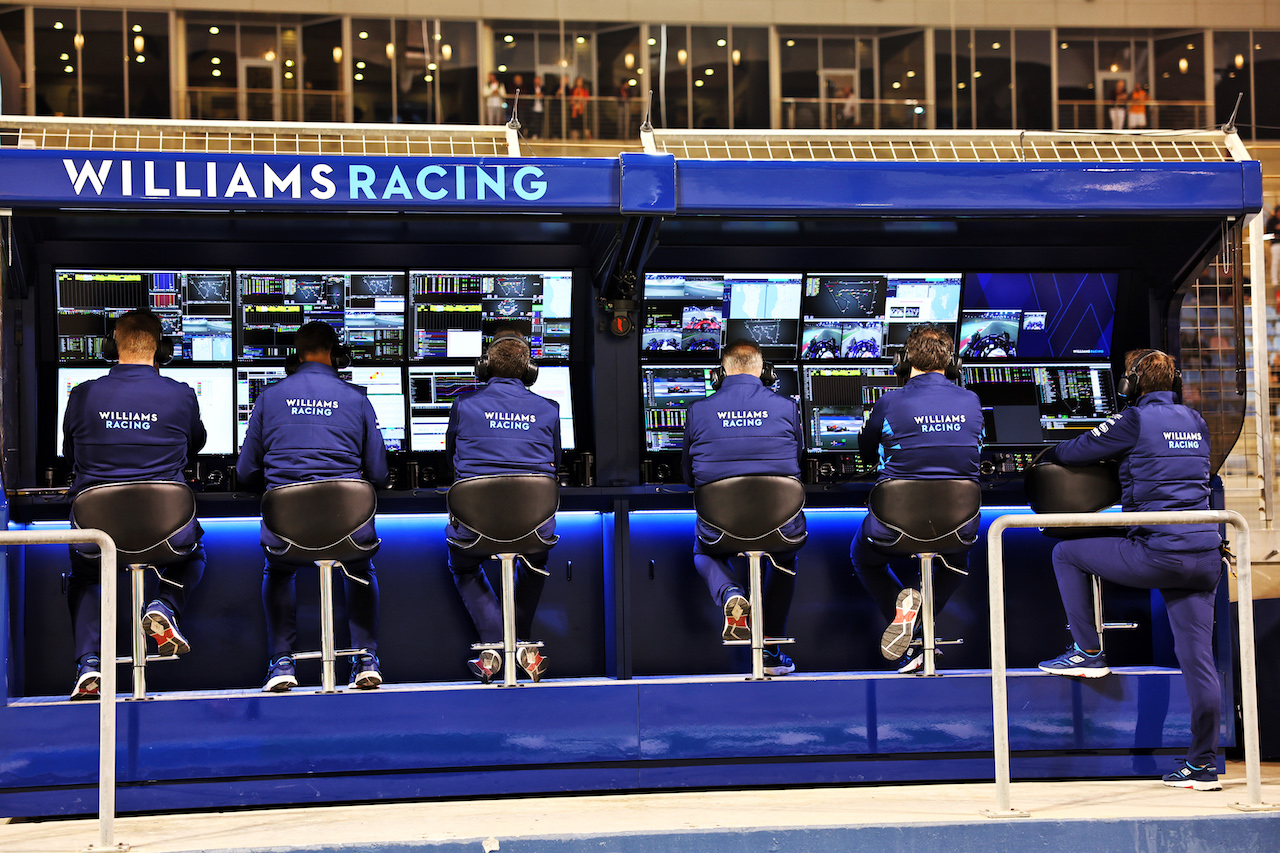 GP BAHRAIN, Williams Racing pit gantry.
18.03.2022. Formula 1 World Championship, Rd 1, Bahrain Grand Prix, Sakhir, Bahrain, Practice Day
- www.xpbimages.com, EMail: requests@xpbimages.com © Copyright: Batchelor / XPB Images