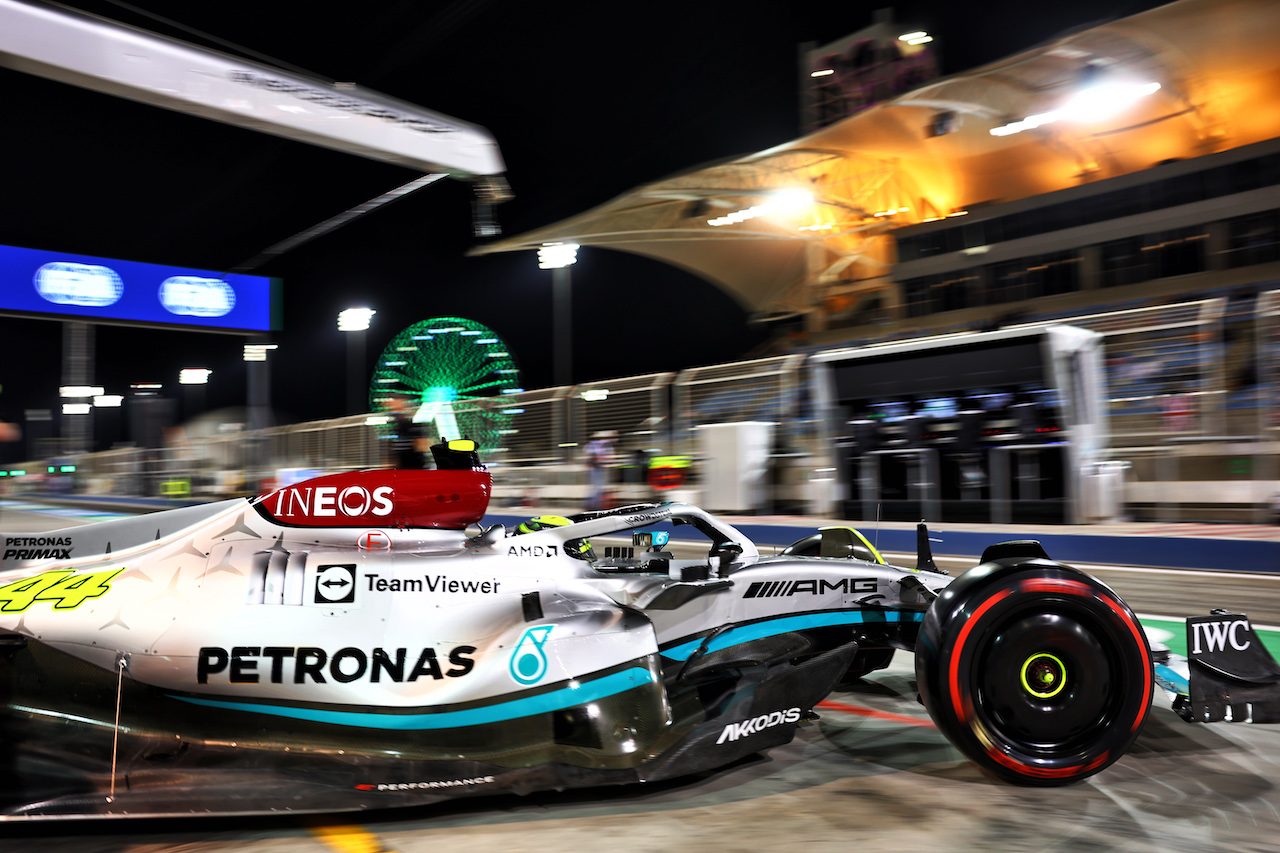 GP BAHRAIN, Lewis Hamilton (GBR) Mercedes AMG F1 W13.
18.03.2022. Formula 1 World Championship, Rd 1, Bahrain Grand Prix, Sakhir, Bahrain, Practice Day
- www.xpbimages.com, EMail: requests@xpbimages.com © Copyright: Batchelor / XPB Images