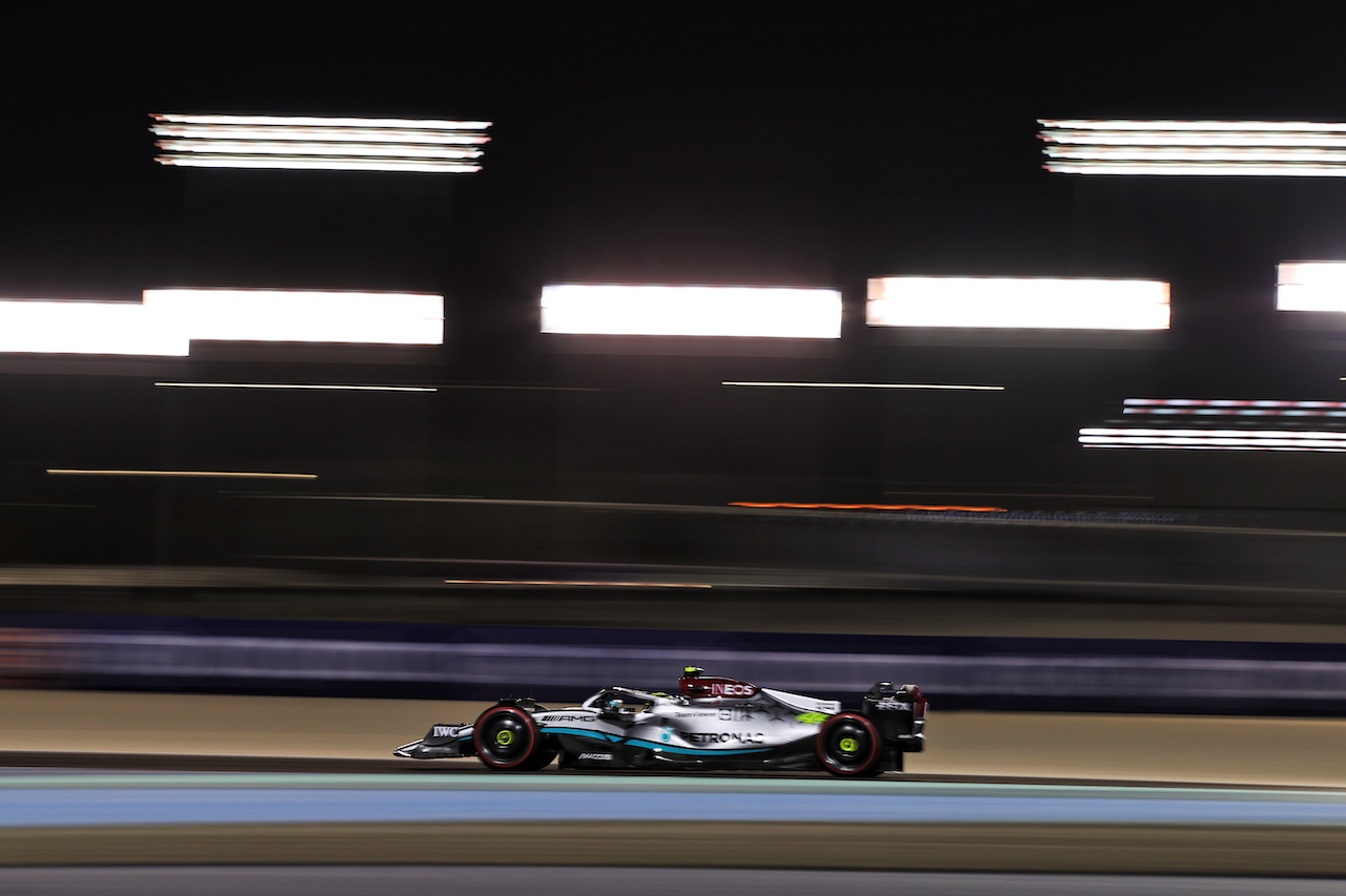 GP BAHRAIN, Lewis Hamilton (GBR) Mercedes AMG F1 W13.
18.03.2022. Formula 1 World Championship, Rd 1, Bahrain Grand Prix, Sakhir, Bahrain, Practice Day
- www.xpbimages.com, EMail: requests@xpbimages.com © Copyright: Moy / XPB Images