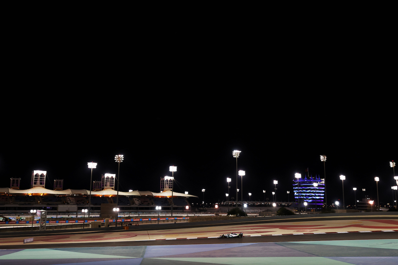 GP BAHRAIN, Lewis Hamilton (GBR) Mercedes AMG F1 W13.
18.03.2022. Formula 1 World Championship, Rd 1, Bahrain Grand Prix, Sakhir, Bahrain, Practice Day
- www.xpbimages.com, EMail: requests@xpbimages.com © Copyright: Moy / XPB Images