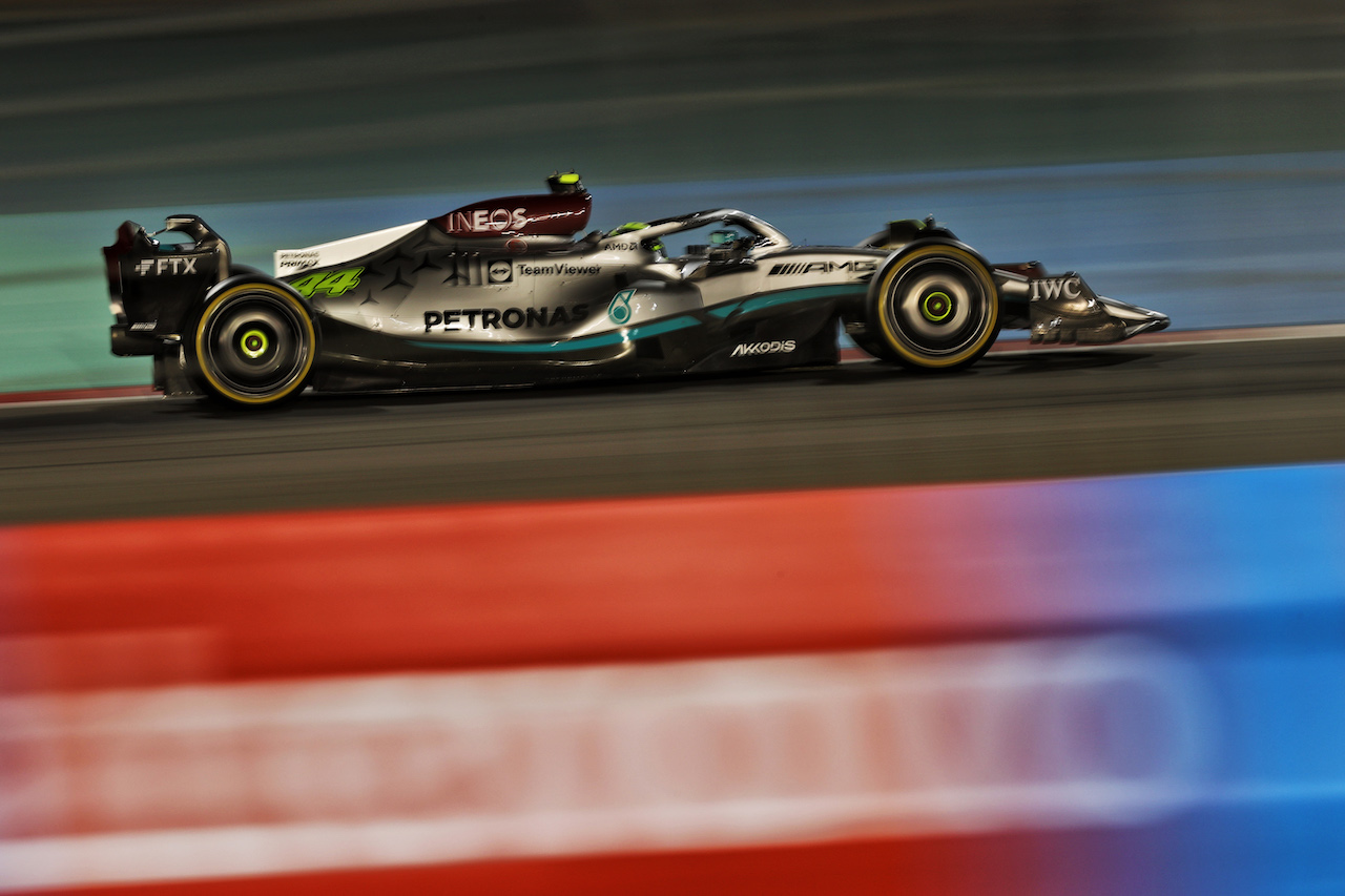 GP BAHRAIN, Lewis Hamilton (GBR) Mercedes AMG F1 W13.
18.03.2022. Formula 1 World Championship, Rd 1, Bahrain Grand Prix, Sakhir, Bahrain, Practice Day
- www.xpbimages.com, EMail: requests@xpbimages.com © Copyright: Moy / XPB Images