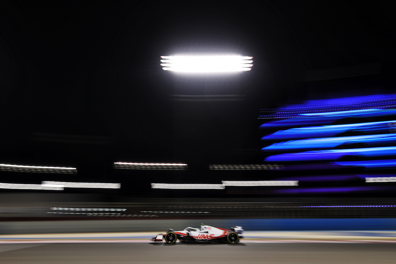 GP BAHRAIN, Mick Schumacher (GER) Haas VF-22.
18.03.2022. Formula 1 World Championship, Rd 1, Bahrain Grand Prix, Sakhir, Bahrain, Practice Day
- www.xpbimages.com, EMail: requests@xpbimages.com © Copyright: Moy / XPB Images