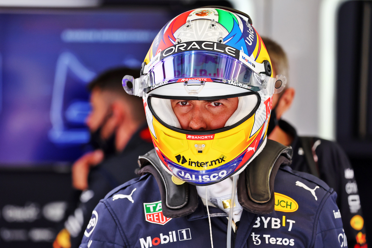 GP BAHRAIN, Sergio Perez (MEX) Red Bull Racing.
18.03.2022. Formula 1 World Championship, Rd 1, Bahrain Grand Prix, Sakhir, Bahrain, Practice Day
- www.xpbimages.com, EMail: requests@xpbimages.com © Copyright: Batchelor / XPB Images