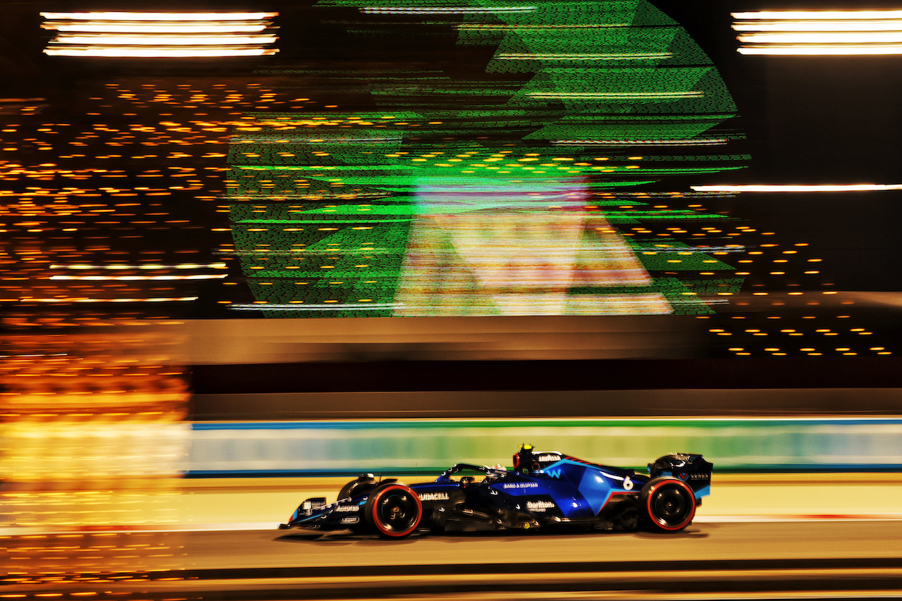 GP BAHRAIN, Nicholas Latifi (CDN) Williams Racing FW44.
18.03.2022. Formula 1 World Championship, Rd 1, Bahrain Grand Prix, Sakhir, Bahrain, Practice Day
- www.xpbimages.com, EMail: requests@xpbimages.com © Copyright: Bearne / XPB Images