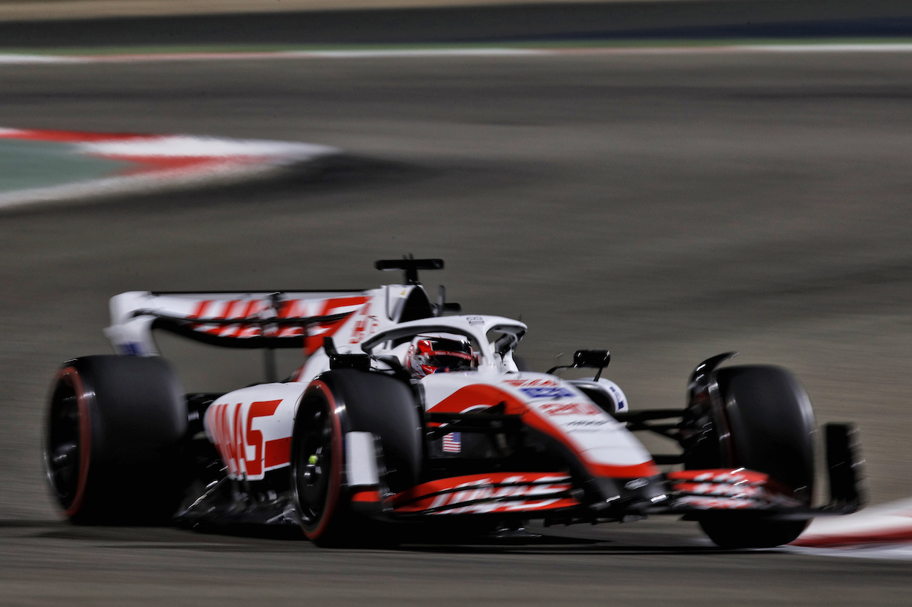 GP BAHRAIN, Kevin Magnussen (DEN) Haas VF-22.
18.03.2022. Formula 1 World Championship, Rd 1, Bahrain Grand Prix, Sakhir, Bahrain, Practice Day
 - www.xpbimages.com, EMail: requests@xpbimages.com © Copyright: Coates / XPB Images