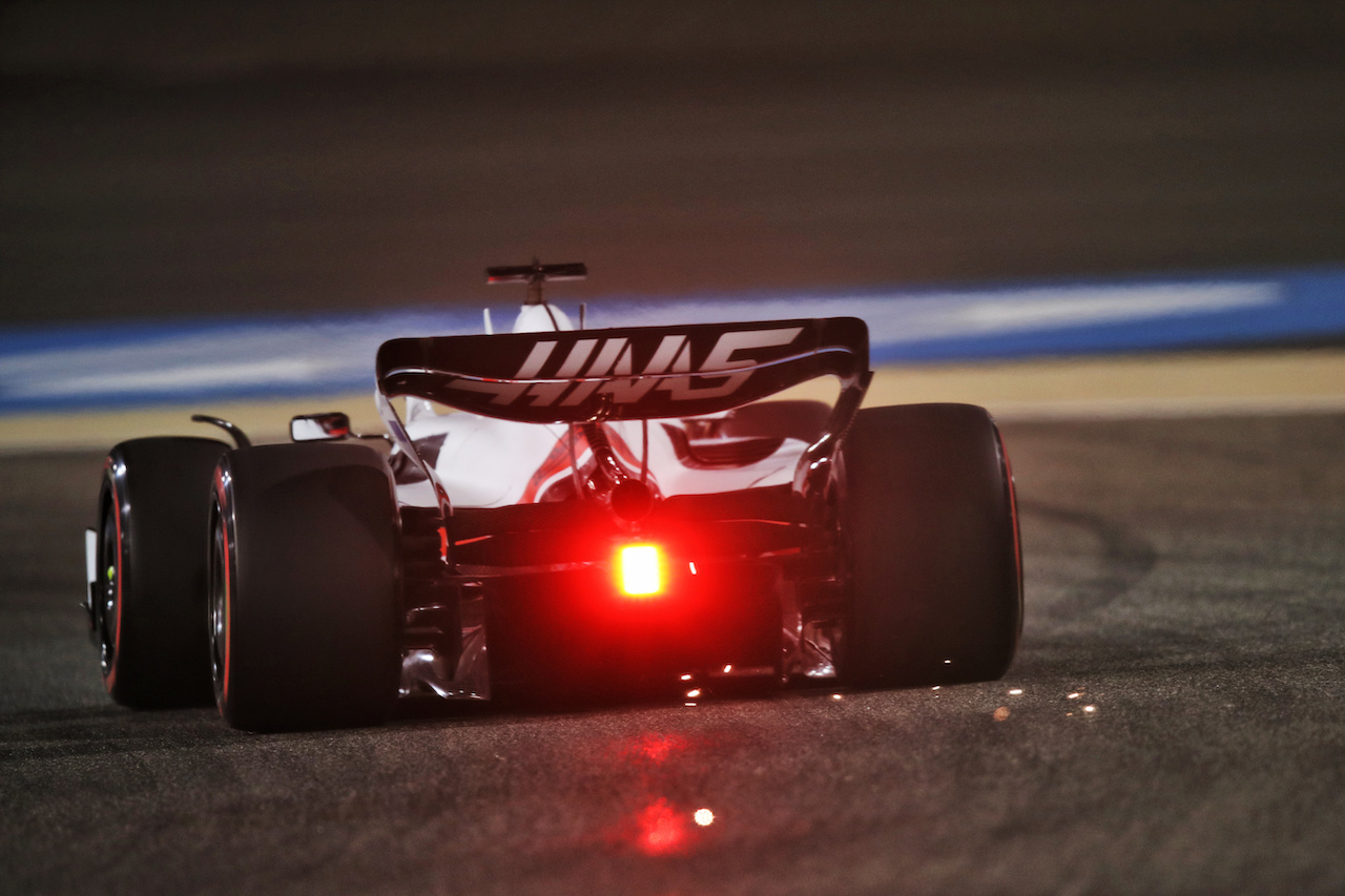 GP BAHRAIN, Kevin Magnussen (DEN) Haas VF-22.
18.03.2022. Formula 1 World Championship, Rd 1, Bahrain Grand Prix, Sakhir, Bahrain, Practice Day
 - www.xpbimages.com, EMail: requests@xpbimages.com © Copyright: Coates / XPB Images