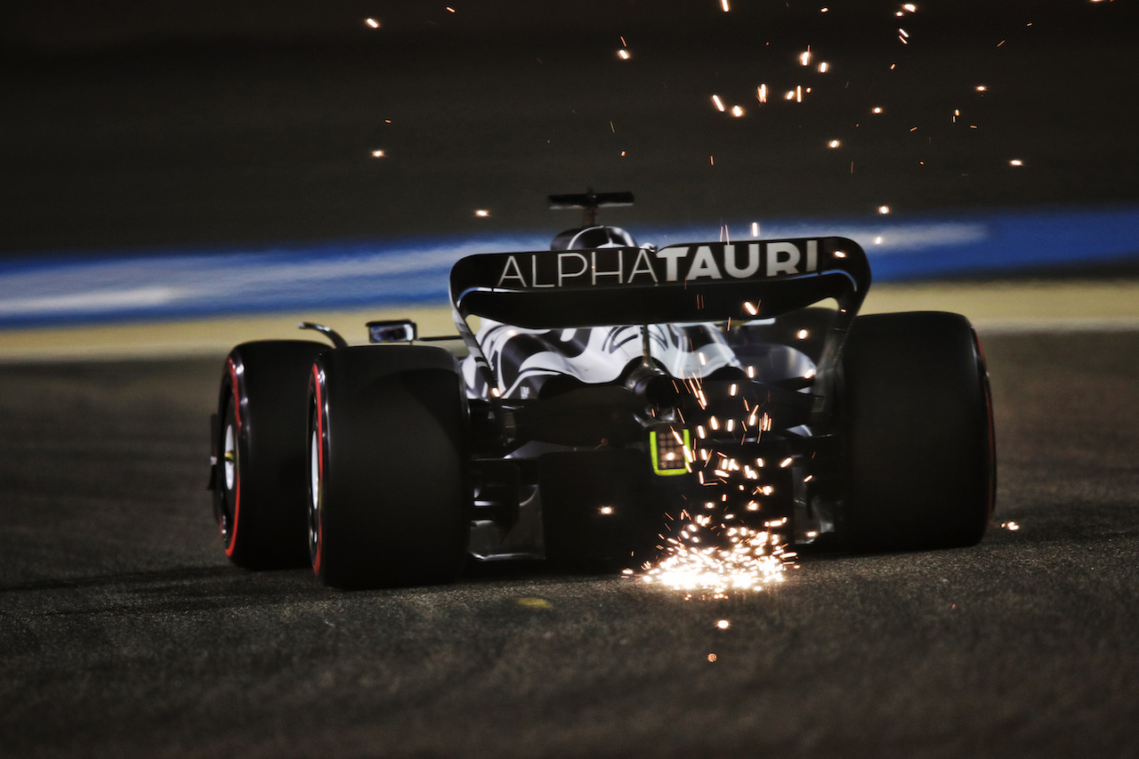 GP BAHRAIN, Pierre Gasly (FRA) AlphaTauri AT03 sends sparks flying.
18.03.2022. Formula 1 World Championship, Rd 1, Bahrain Grand Prix, Sakhir, Bahrain, Practice Day
 - www.xpbimages.com, EMail: requests@xpbimages.com © Copyright: Coates / XPB Images