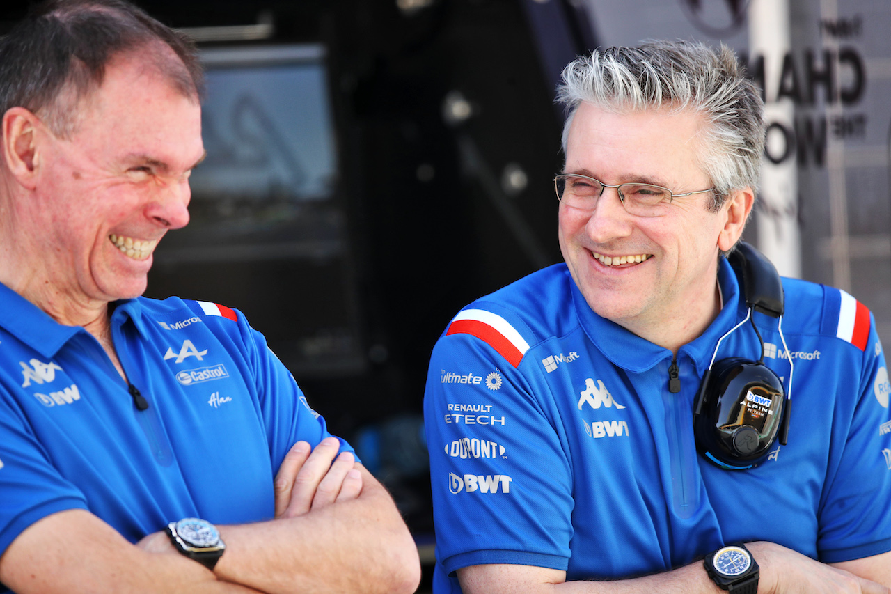 GP BAHRAIN, (L to R): Alan Permane (GBR) Alpine F1 Team Trackside Operations Director with Pat Fry (GBR) Alpine F1 Team Chief Technical Officer.
18.03.2022. Formula 1 World Championship, Rd 1, Bahrain Grand Prix, Sakhir, Bahrain, Practice Day
 - www.xpbimages.com, EMail: requests@xpbimages.com © Copyright: Coates / XPB Images