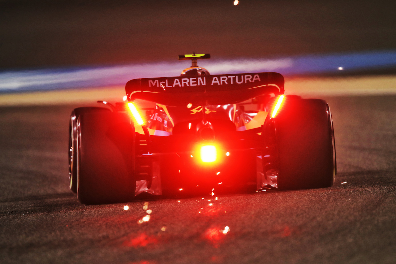 GP BAHRAIN, Lando Norris (GBR) McLaren MCL36.
18.03.2022. Formula 1 World Championship, Rd 1, Bahrain Grand Prix, Sakhir, Bahrain, Practice Day
 - www.xpbimages.com, EMail: requests@xpbimages.com © Copyright: Coates / XPB Images