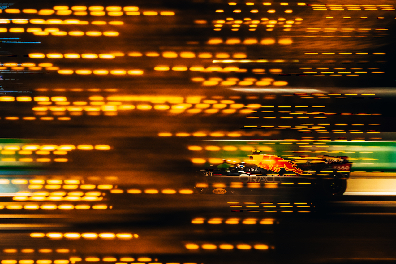 GP BAHRAIN, Sergio Perez (MEX) Red Bull Racing RB18.
18.03.2022. Formula 1 World Championship, Rd 1, Bahrain Grand Prix, Sakhir, Bahrain, Practice Day
- www.xpbimages.com, EMail: requests@xpbimages.com © Copyright: Bearne / XPB Images