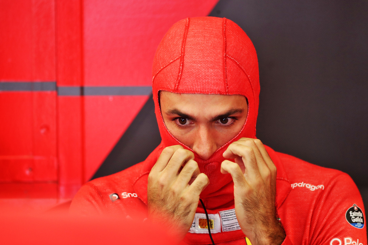 GP BAHRAIN, Carlos Sainz Jr (ESP) Ferrari.
18.03.2022. Formula 1 World Championship, Rd 1, Bahrain Grand Prix, Sakhir, Bahrain, Practice Day
 - www.xpbimages.com, EMail: requests@xpbimages.com © Copyright: Coates / XPB Images