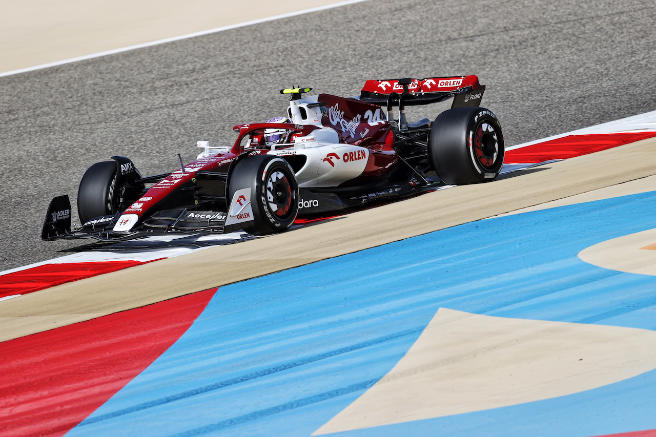 GP BAHRAIN, Guanyu Zhou (CHN) Alfa Romeo F1 Team C42.
18.03.2022. Formula 1 World Championship, Rd 1, Bahrain Grand Prix, Sakhir, Bahrain, Practice Day
- www.xpbimages.com, EMail: requests@xpbimages.com © Copyright: Moy / XPB Images