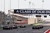 GP BAHRAIN, Daniel Ricciardo (AUS) McLaren MCL36 e Sergio Perez (MEX) Red Bull Racing RB18 practice partenzas.
18.03.2022. Formula 1 World Championship, Rd 1, Bahrain Grand Prix, Sakhir, Bahrain, Practice Day
- www.xpbimages.com, EMail: requests@xpbimages.com © Copyright: Batchelor / XPB Images