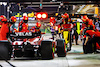 GP BAHRAIN, Charles Leclerc (MON) Ferrari F1-75 practices a pit stop.
18.03.2022. Formula 1 World Championship, Rd 1, Bahrain Grand Prix, Sakhir, Bahrain, Practice Day
- www.xpbimages.com, EMail: requests@xpbimages.com © Copyright: Batchelor / XPB Images