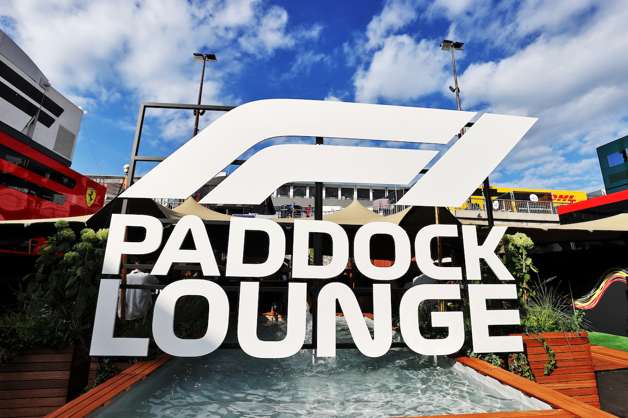GP BELGIO, Paddock Atmosfera - Paddock lounge.
28.08.2022. Formula 1 World Championship, Rd 14, Belgian Grand Prix, Spa Francorchamps, Belgium, Gara Day.
- www.xpbimages.com, EMail: requests@xpbimages.com © Copyright: Moy / XPB Images