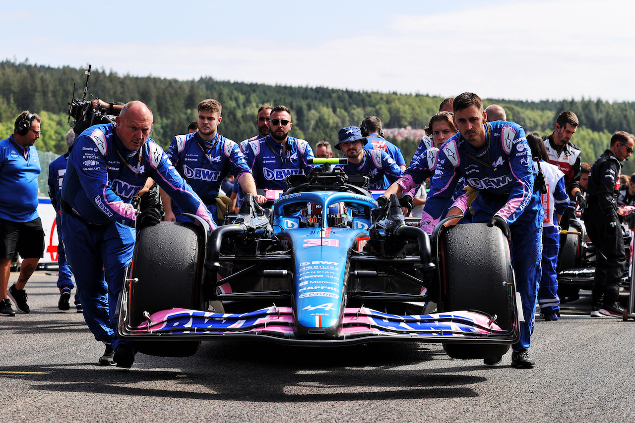 GP BELGIO, Esteban Ocon (FRA) Alpine F1 Team A522 on the grid.
28.08.2022. Formula 1 World Championship, Rd 14, Belgian Grand Prix, Spa Francorchamps, Belgium, Gara Day.
- www.xpbimages.com, EMail: requests@xpbimages.com © Copyright: Moy / XPB Images