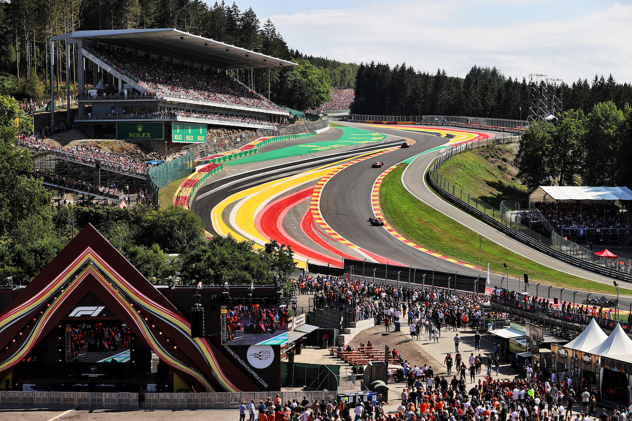 GP BELGIO, Sergio Perez (MEX) Red Bull Racing RB18.
28.08.2022. Formula 1 World Championship, Rd 14, Belgian Grand Prix, Spa Francorchamps, Belgium, Gara Day.
- www.xpbimages.com, EMail: requests@xpbimages.com © Copyright: Moy / XPB Images