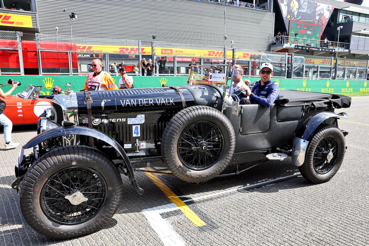 GP BELGIO, Nicholas Latifi (CDN) Williams Racing on the drivers parade.
28.08.2022. Formula 1 World Championship, Rd 14, Belgian Grand Prix, Spa Francorchamps, Belgium, Gara Day.
- www.xpbimages.com, EMail: requests@xpbimages.com © Copyright: Batchelor / XPB Images