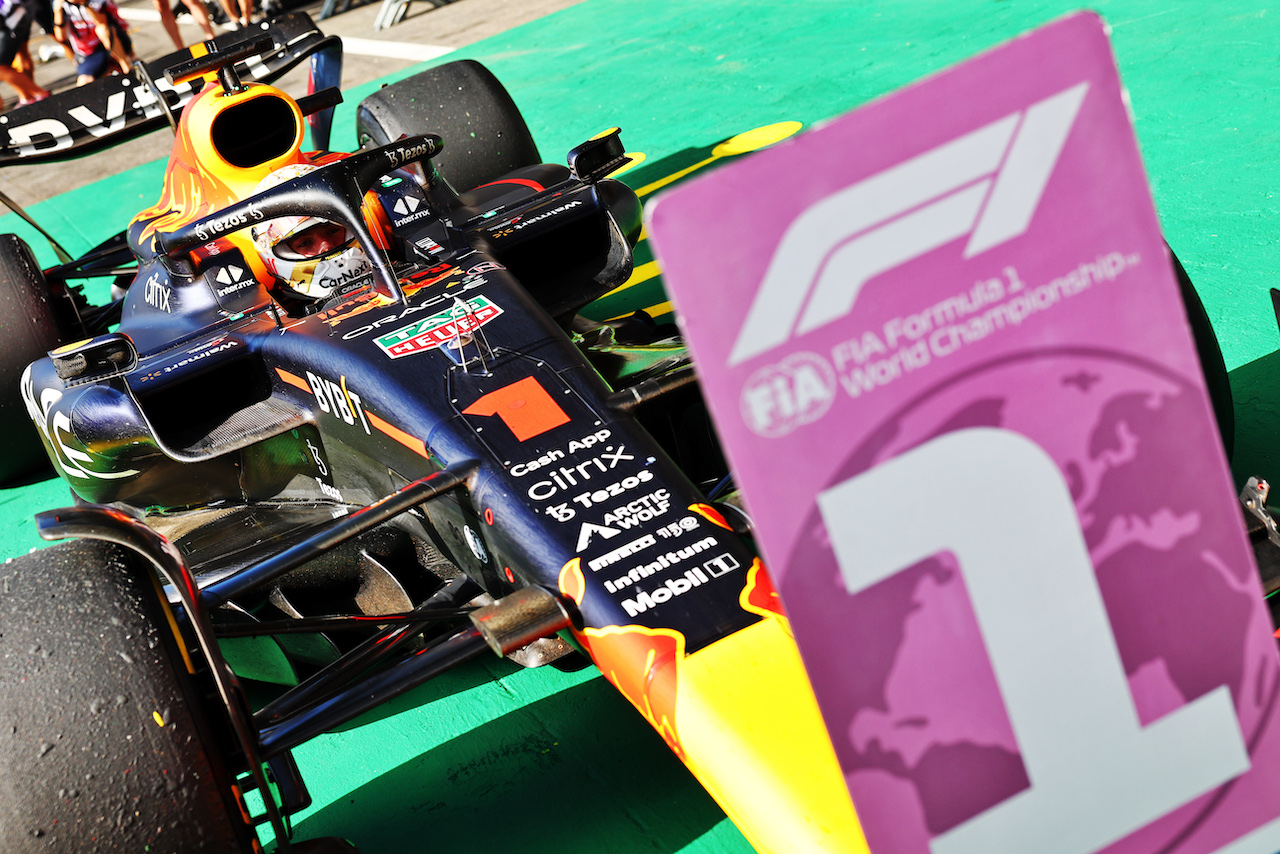 GP BELGIO, Gara winner Max Verstappen (NLD) Red Bull Racing celebrates in parc ferme.
28.08.2022. Formula 1 World Championship, Rd 14, Belgian Grand Prix, Spa Francorchamps, Belgium, Gara Day.
- www.xpbimages.com, EMail: requests@xpbimages.com © Copyright: Batchelor / XPB Images